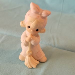 Vintage Precious Moments "Isn't He Precious?" 522988